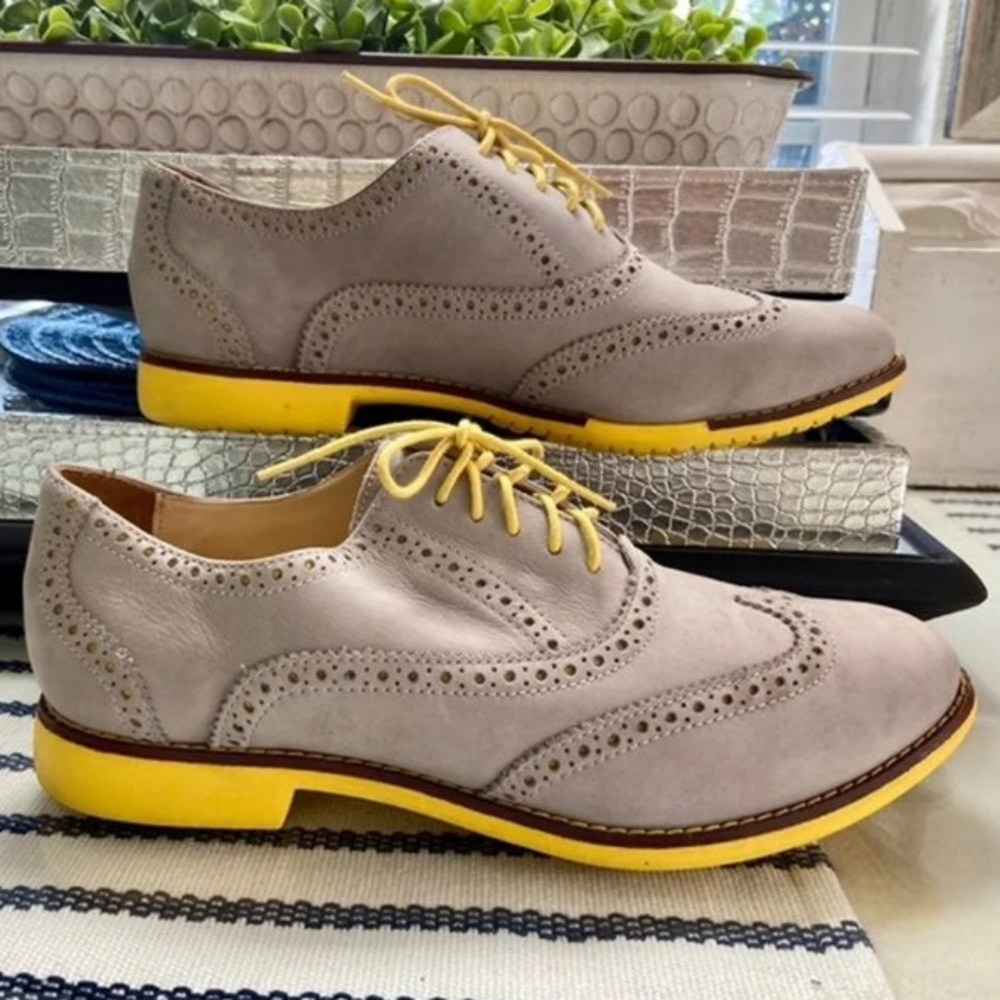 COLE HAAN SUEDE OXFORDS SIZE 8